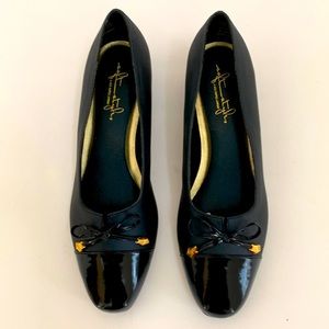 SOFT STYLE HUSH PUPPIES 8W Black Bow Patent Toe Satin Body Dressy Low Heel.